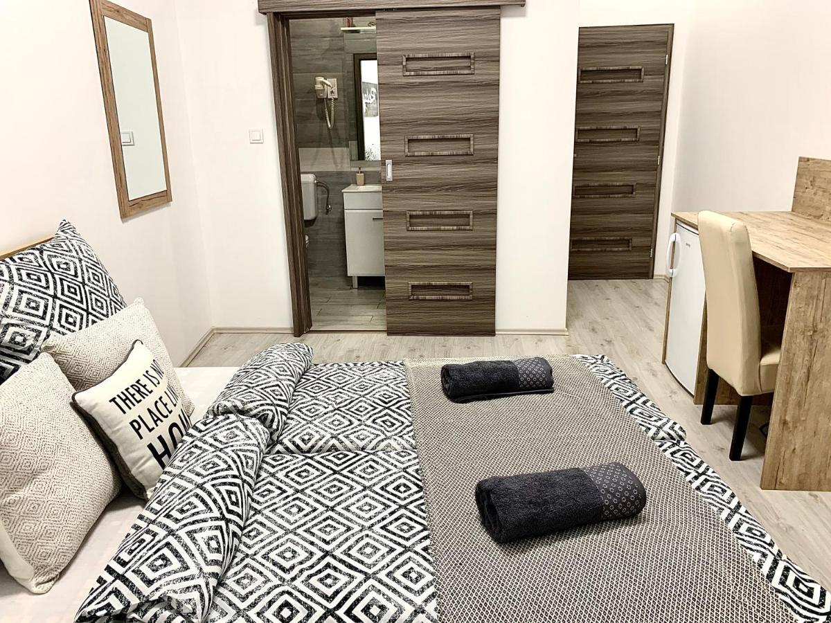 Forint Apartmanok Мисколк Екстериор снимка